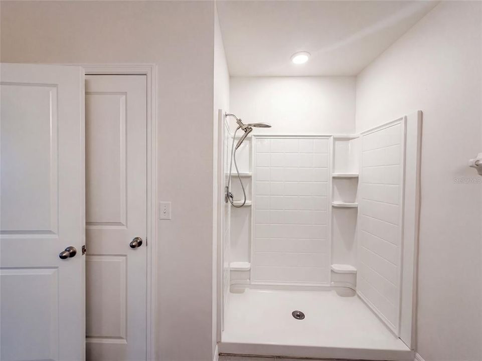 For Sale: $335,000 (5 beds, 3 baths, 2447 Square Feet)