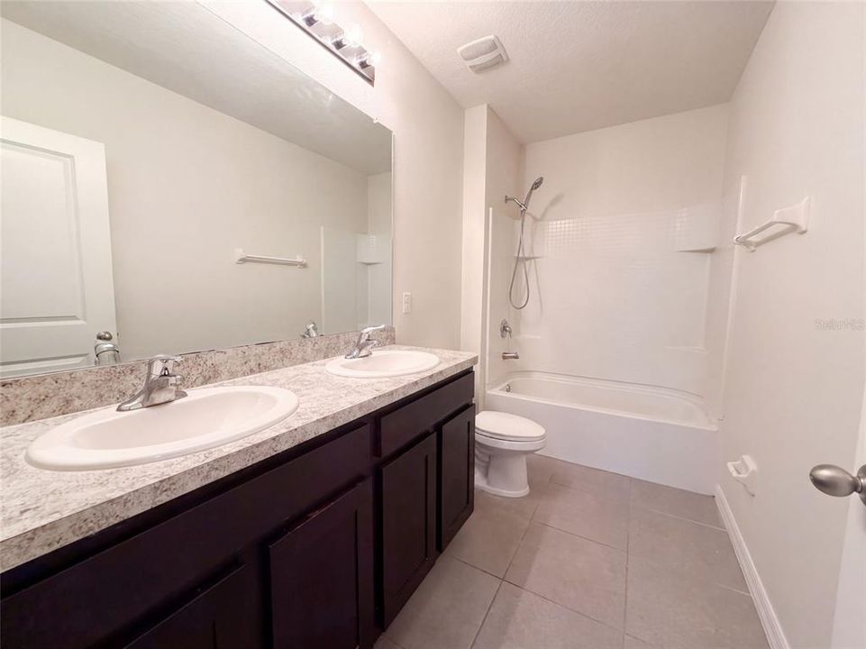 For Sale: $335,000 (5 beds, 3 baths, 2447 Square Feet)