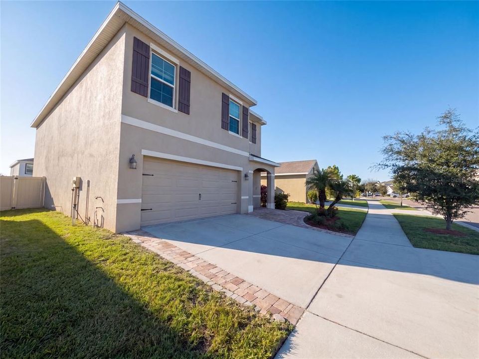 For Sale: $335,000 (5 beds, 3 baths, 2447 Square Feet)