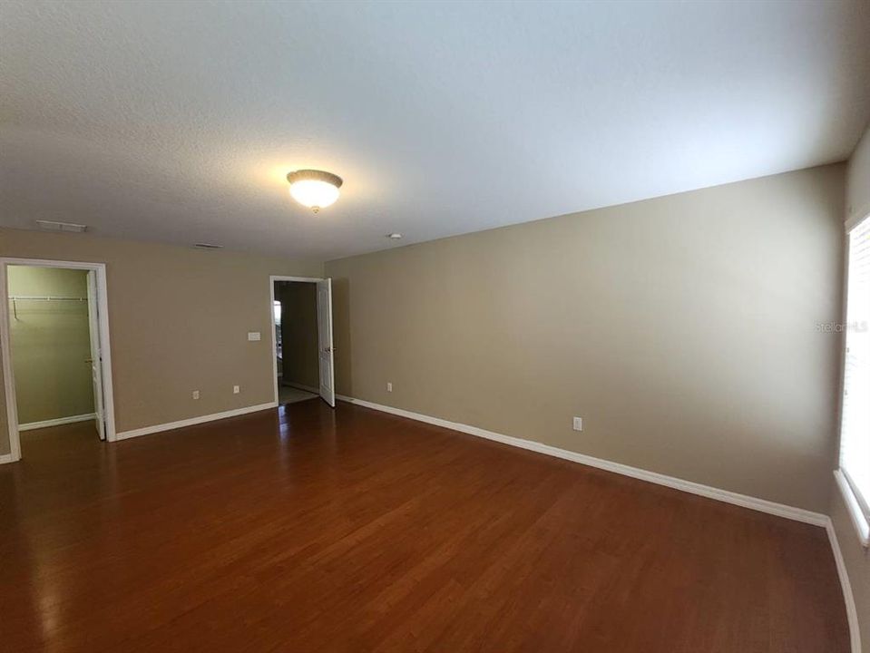 For Sale: $451,000 (6 beds, 2 baths, 3185 Square Feet)