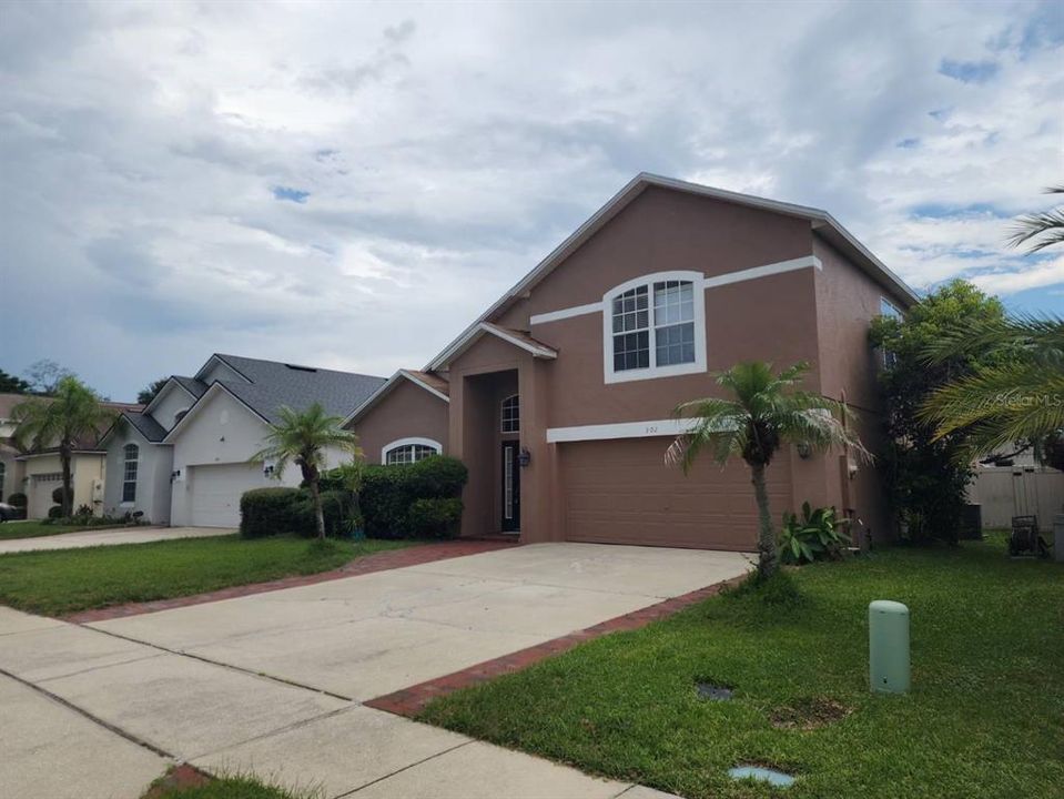 For Sale: $451,000 (6 beds, 2 baths, 3185 Square Feet)