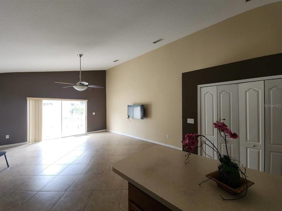 For Sale: $451,000 (6 beds, 2 baths, 3185 Square Feet)