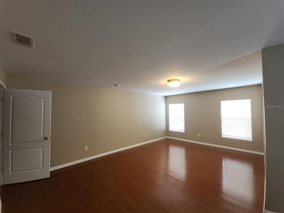 For Sale: $451,000 (6 beds, 2 baths, 3185 Square Feet)