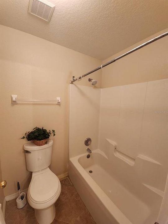 For Sale: $451,000 (6 beds, 2 baths, 3185 Square Feet)