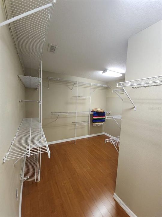 For Sale: $451,000 (6 beds, 2 baths, 3185 Square Feet)