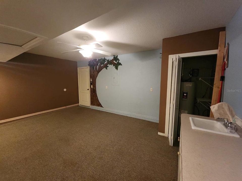 For Sale: $451,000 (6 beds, 2 baths, 3185 Square Feet)
