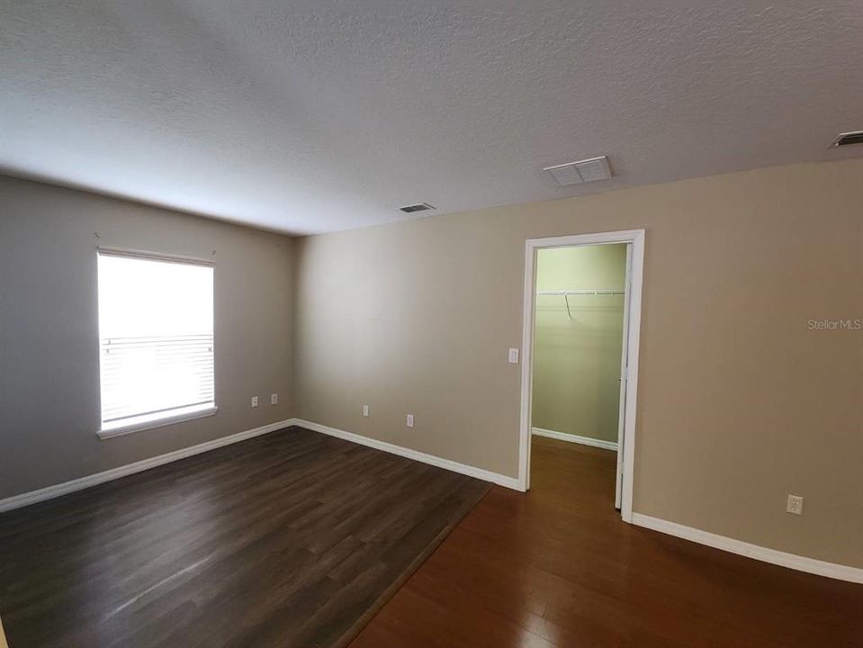 For Sale: $451,000 (6 beds, 2 baths, 3185 Square Feet)