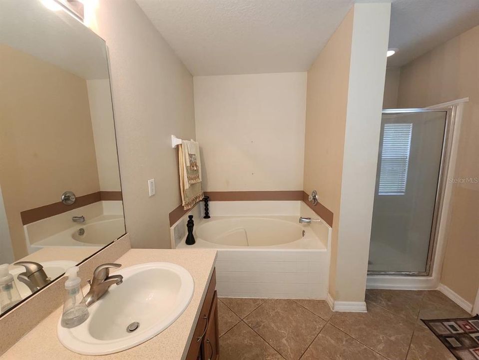 For Sale: $451,000 (6 beds, 2 baths, 3185 Square Feet)