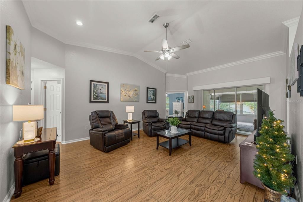 For Sale: $300,000 (3 beds, 2 baths, 1916 Square Feet)