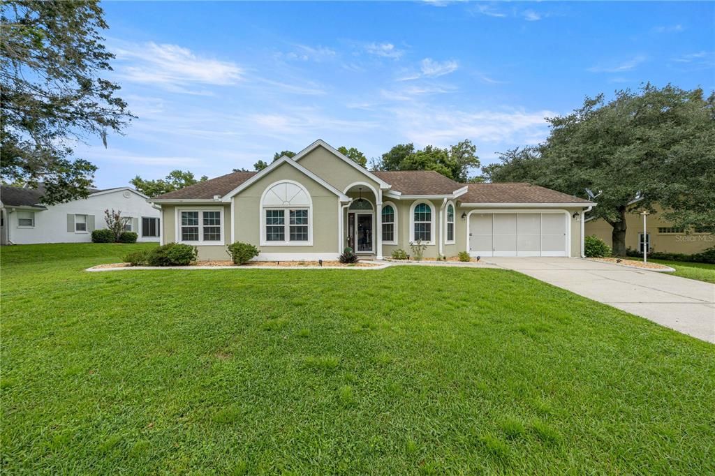 For Sale: $300,000 (3 beds, 2 baths, 1916 Square Feet)