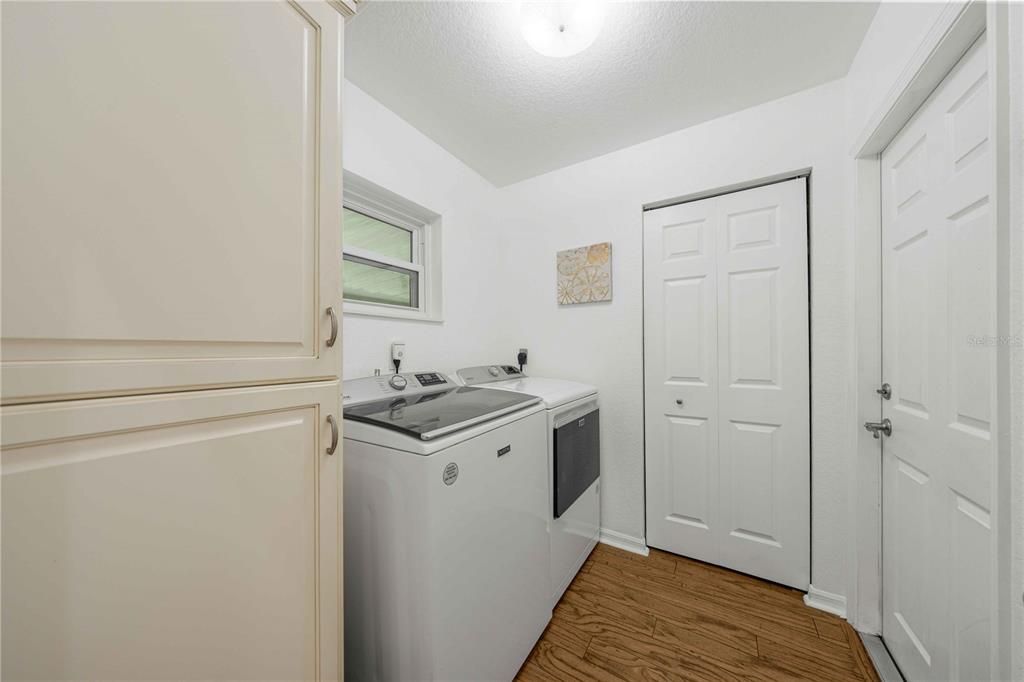 For Sale: $300,000 (3 beds, 2 baths, 1916 Square Feet)