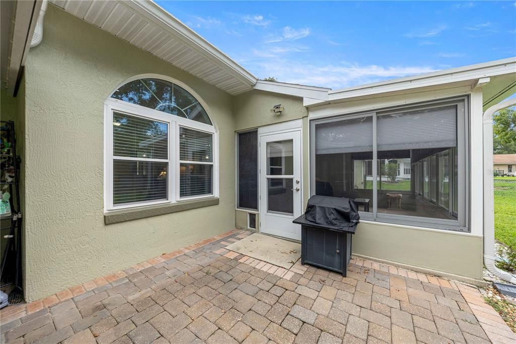 For Sale: $300,000 (3 beds, 2 baths, 1916 Square Feet)