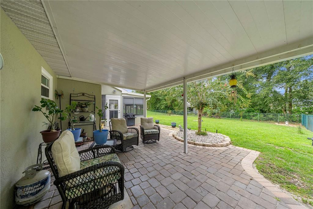 For Sale: $300,000 (3 beds, 2 baths, 1916 Square Feet)