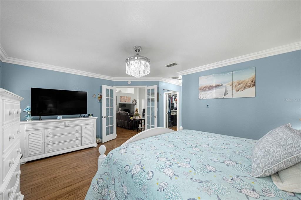 For Sale: $300,000 (3 beds, 2 baths, 1916 Square Feet)
