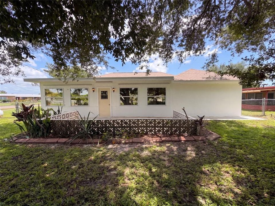 For Sale: $235,000 (2 beds, 2 baths, 1402 Square Feet)