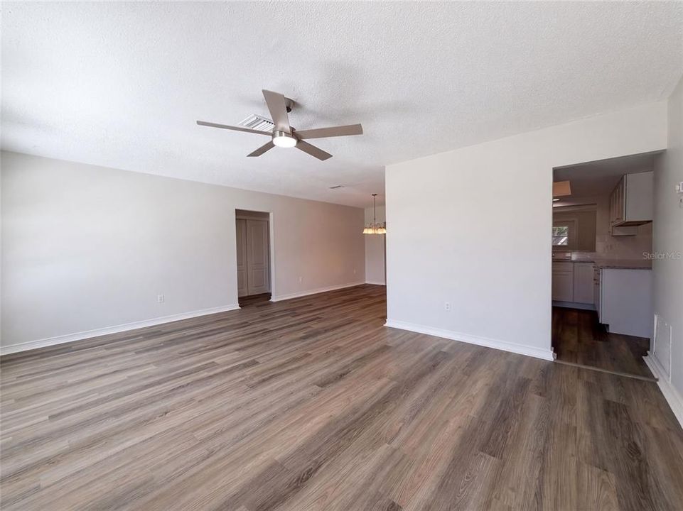 For Sale: $235,000 (2 beds, 2 baths, 1402 Square Feet)