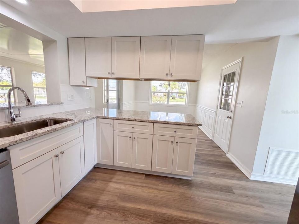 For Sale: $235,000 (2 beds, 2 baths, 1402 Square Feet)