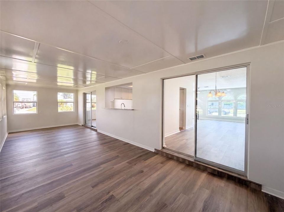 For Sale: $235,000 (2 beds, 2 baths, 1402 Square Feet)