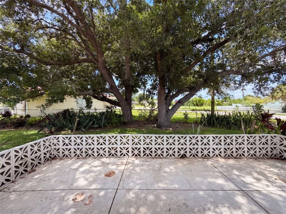 For Sale: $235,000 (2 beds, 2 baths, 1402 Square Feet)
