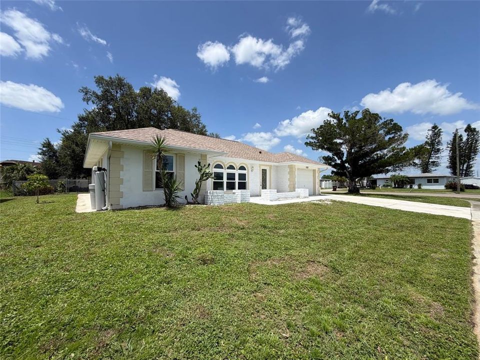 For Sale: $235,000 (2 beds, 2 baths, 1402 Square Feet)