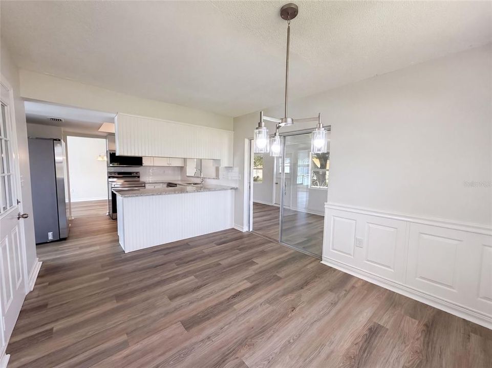 For Sale: $235,000 (2 beds, 2 baths, 1402 Square Feet)