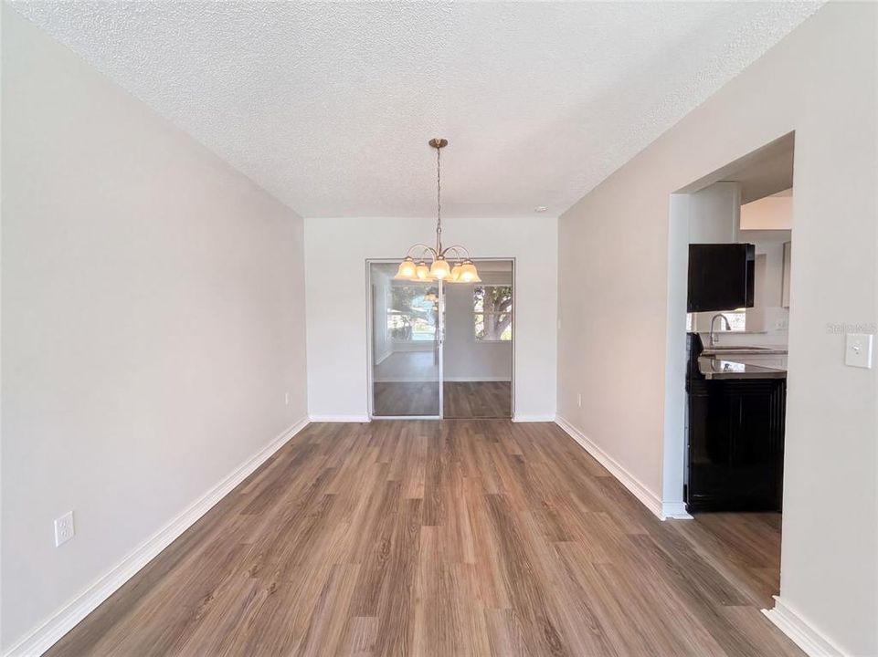 For Sale: $235,000 (2 beds, 2 baths, 1402 Square Feet)