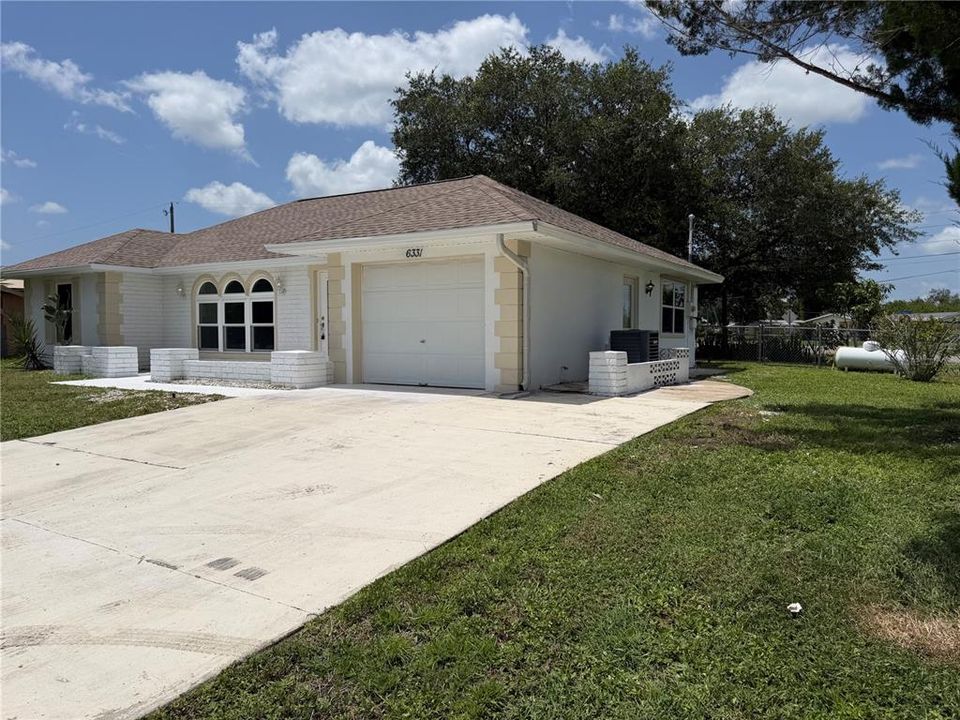 For Sale: $235,000 (2 beds, 2 baths, 1402 Square Feet)