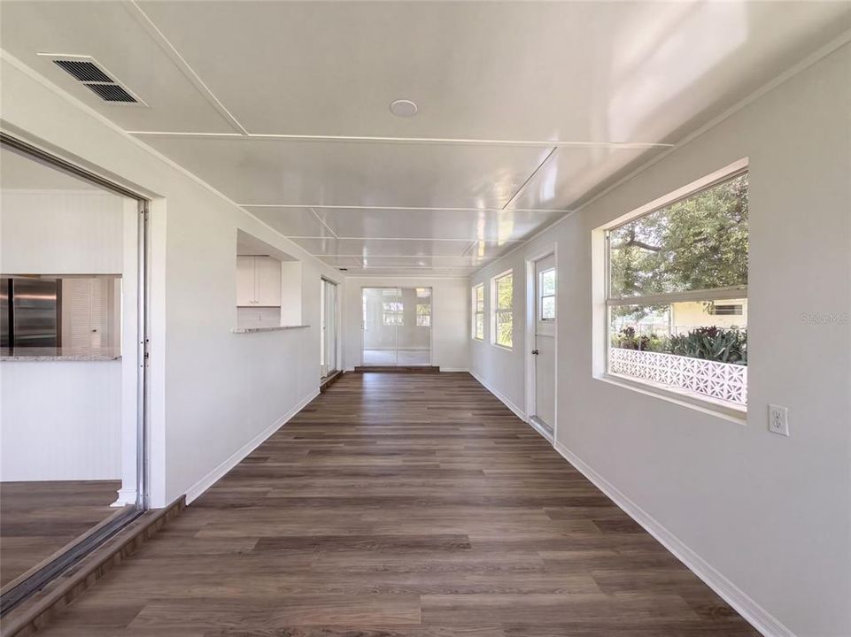 For Sale: $235,000 (2 beds, 2 baths, 1402 Square Feet)
