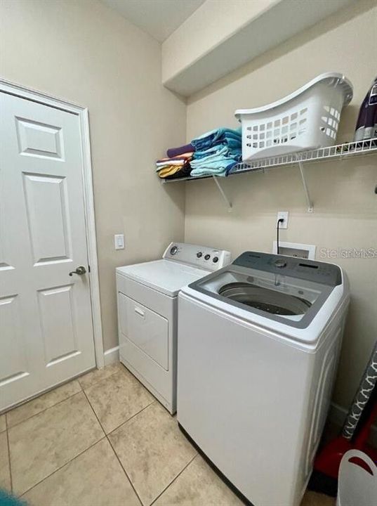 En Venta: $469,900 (5 camas, 5 baños, 2482 Pies cuadrados)