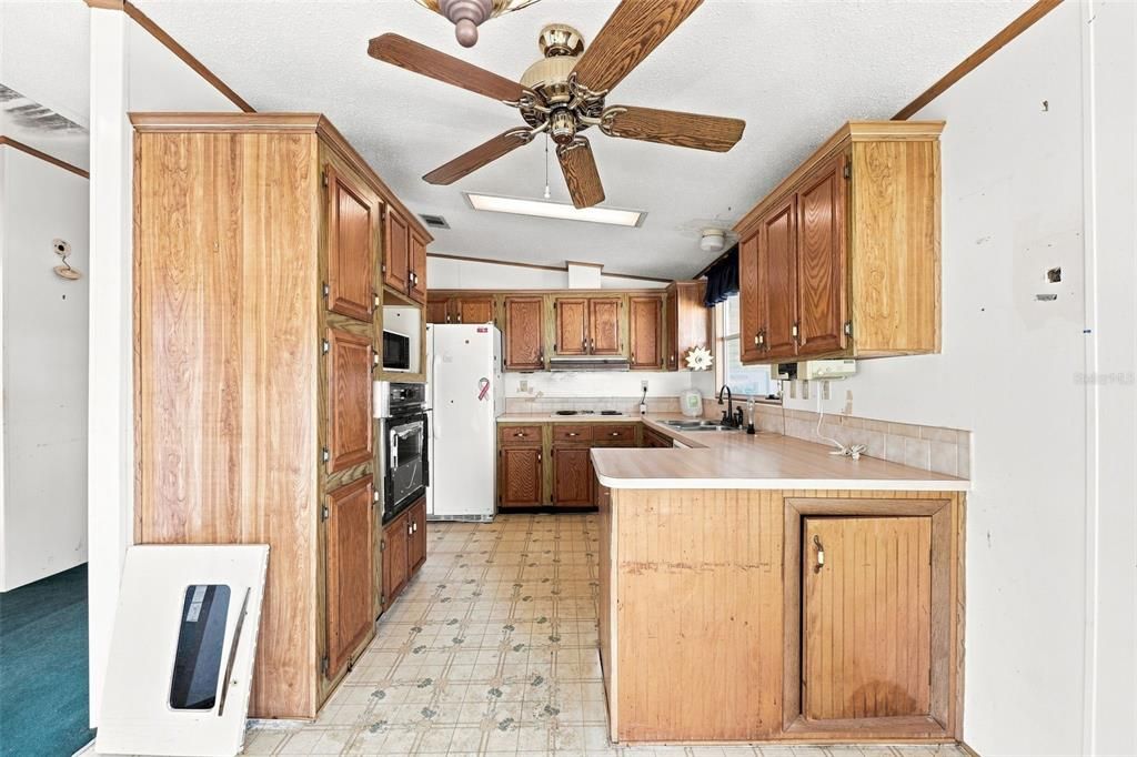 For Sale: $150,000 (2 beds, 2 baths, 1284 Square Feet)