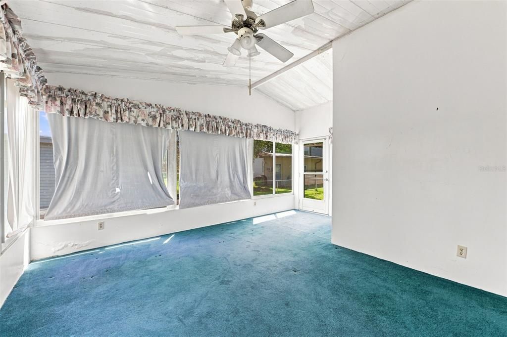 For Sale: $150,000 (2 beds, 2 baths, 1284 Square Feet)