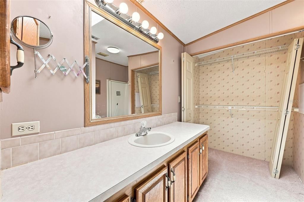 For Sale: $150,000 (2 beds, 2 baths, 1284 Square Feet)