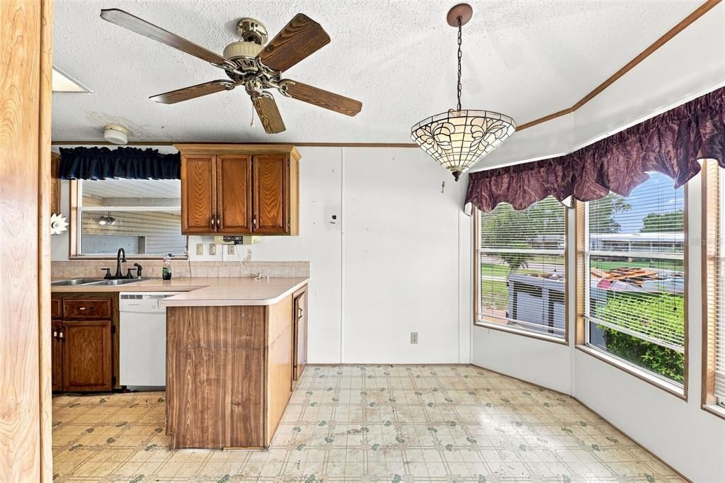 For Sale: $150,000 (2 beds, 2 baths, 1284 Square Feet)