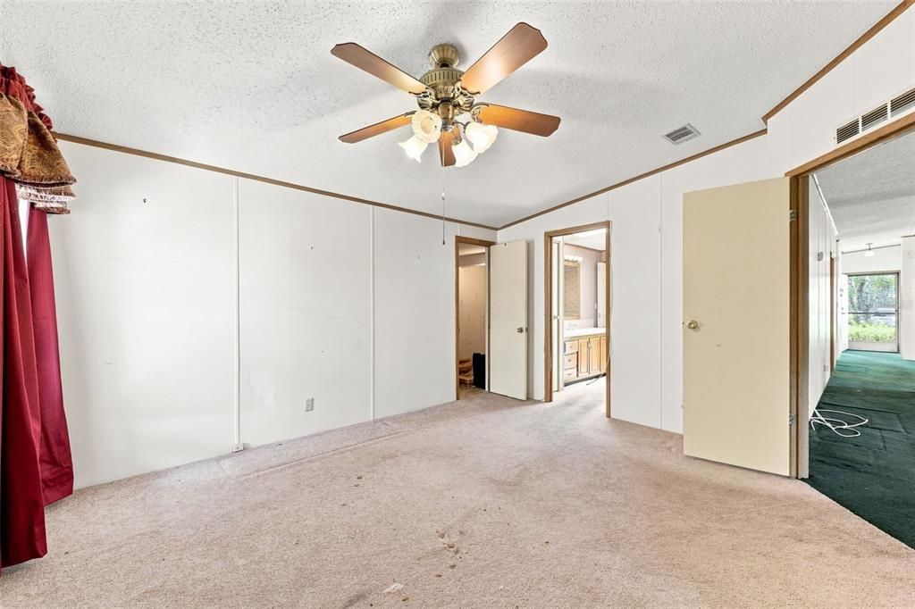 For Sale: $150,000 (2 beds, 2 baths, 1284 Square Feet)