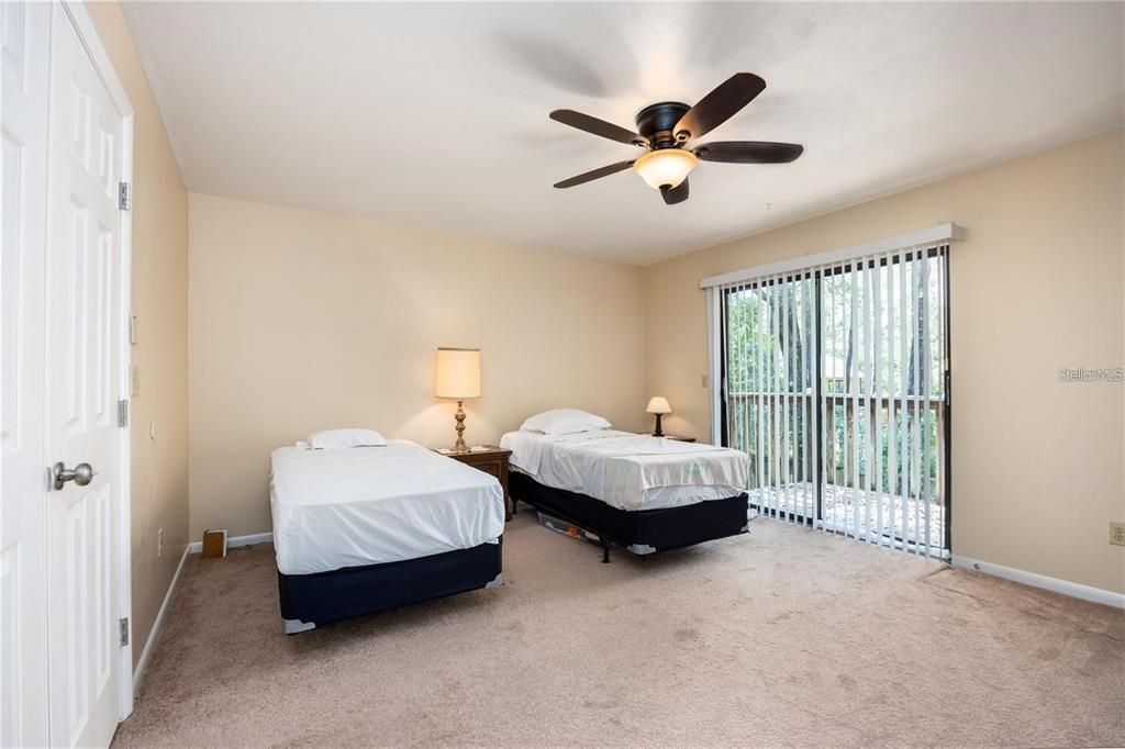 For Sale: $194,500 (2 beds, 2 baths, 1102 Square Feet)