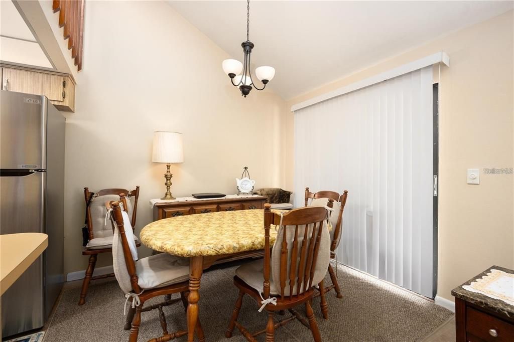 For Sale: $194,500 (2 beds, 2 baths, 1102 Square Feet)