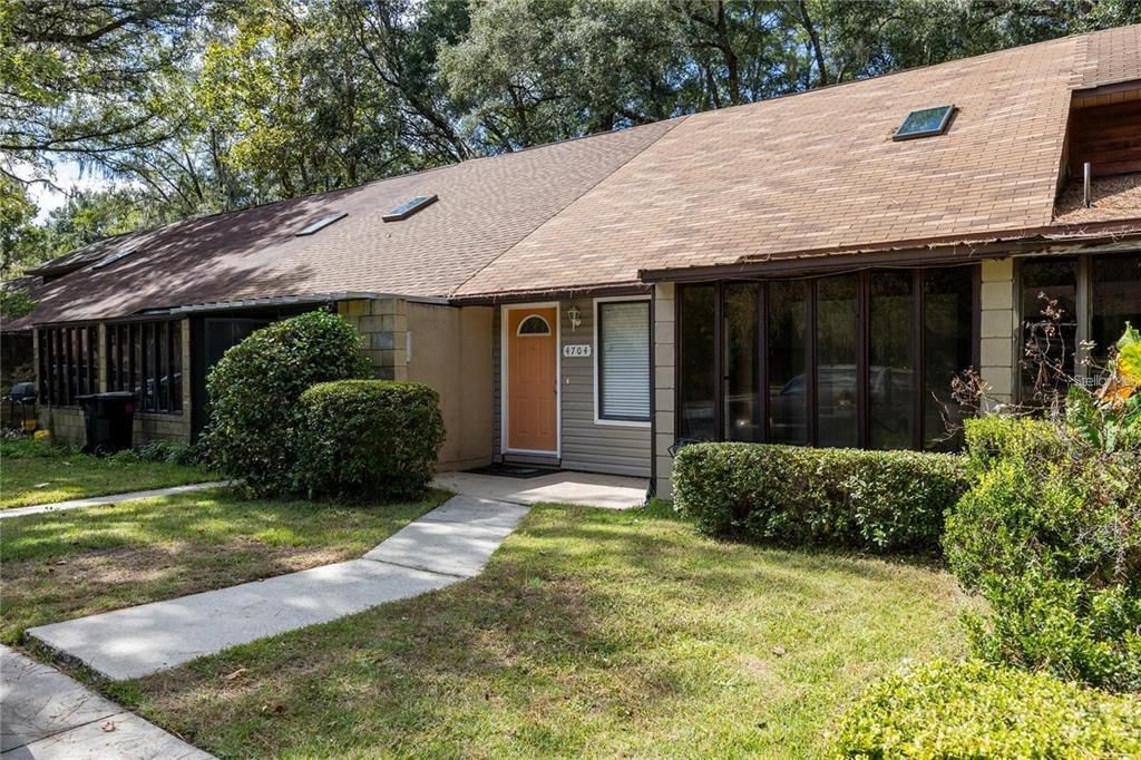 For Sale: $194,500 (2 beds, 2 baths, 1102 Square Feet)