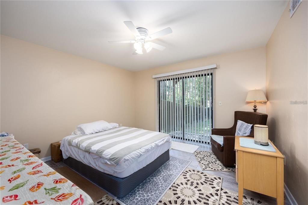 For Sale: $194,500 (2 beds, 2 baths, 1102 Square Feet)