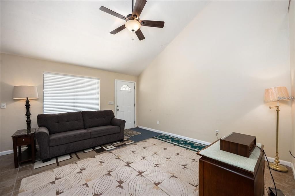 For Sale: $194,500 (2 beds, 2 baths, 1102 Square Feet)