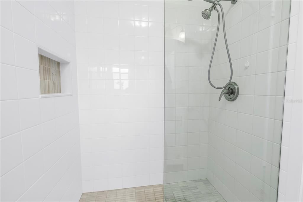 На продажу: $169,000 (2 спален, 2 ванн, 1015 Квадратных фут)