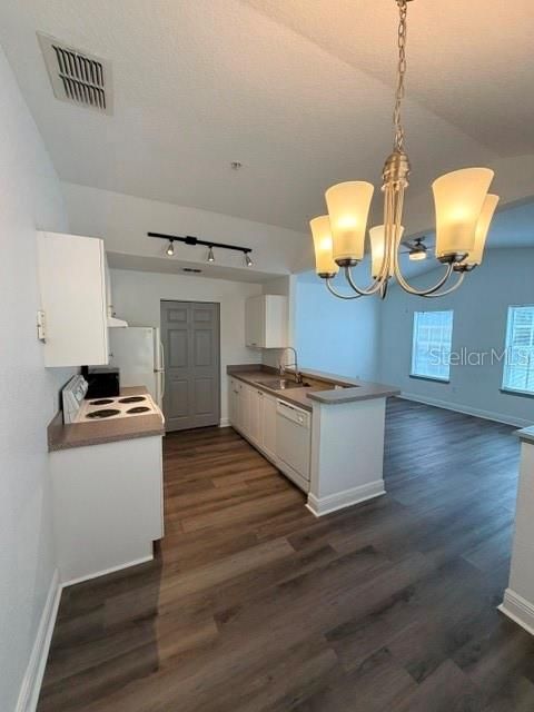 For Sale: $159,000 (1 beds, 1 baths, 708 Square Feet)