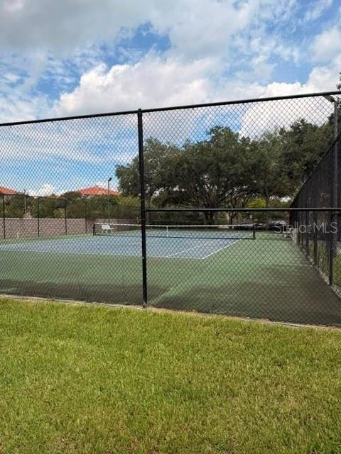 For Sale: $159,000 (1 beds, 1 baths, 708 Square Feet)
