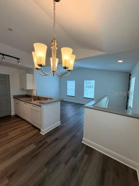 For Sale: $159,000 (1 beds, 1 baths, 708 Square Feet)