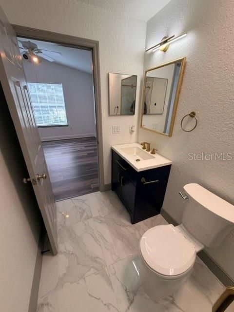 For Sale: $159,000 (1 beds, 1 baths, 708 Square Feet)