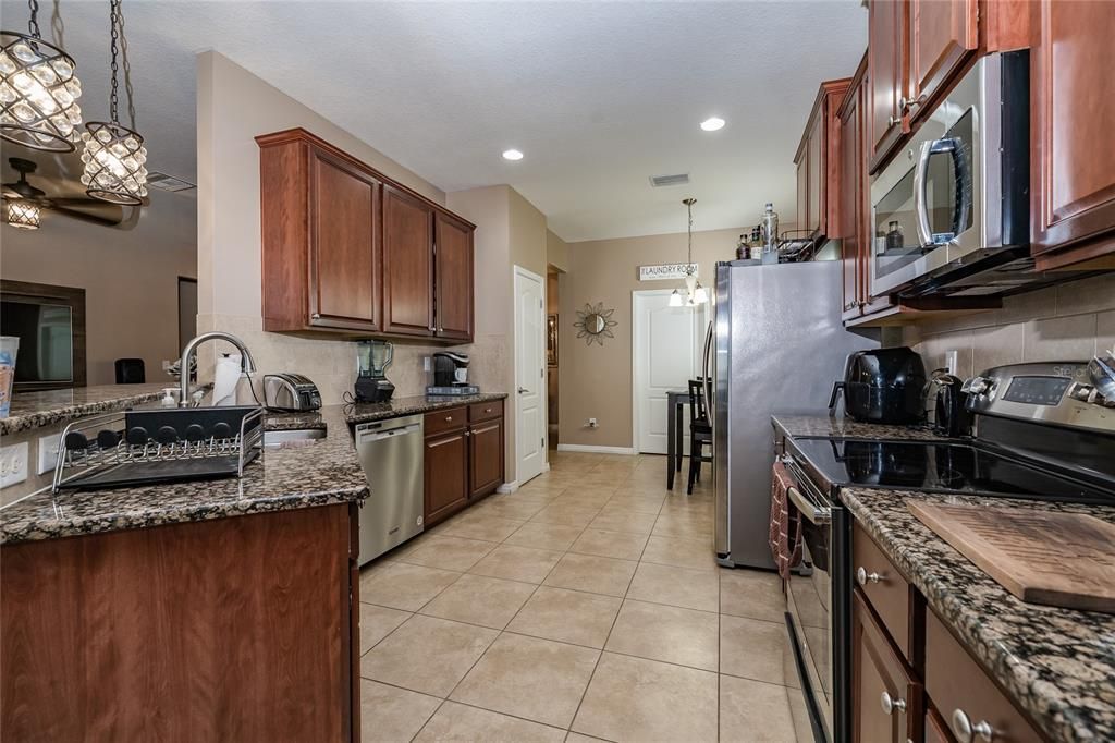 For Sale: $450,000 (4 beds, 3 baths, 2778 Square Feet)