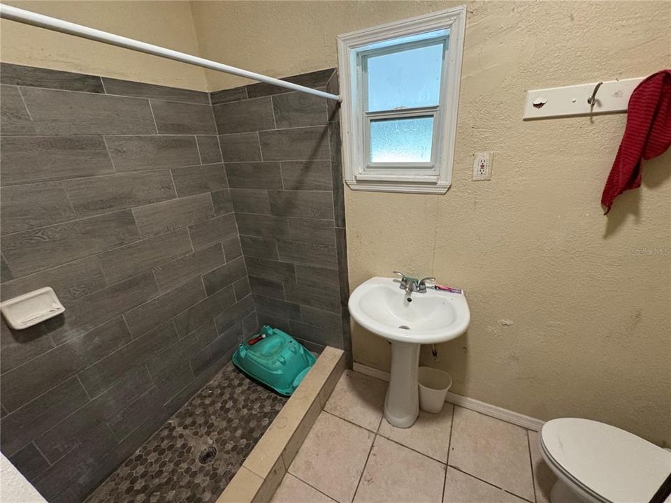 For Sale: $149,000 (3 beds, 1 baths, 804 Square Feet)