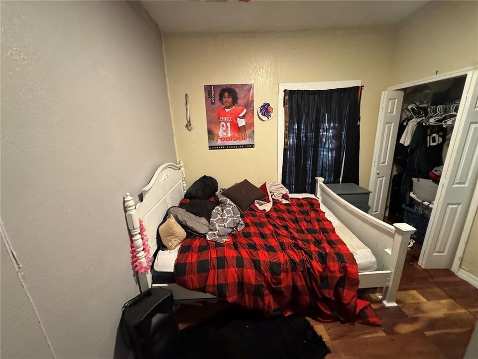 For Sale: $149,000 (3 beds, 1 baths, 804 Square Feet)