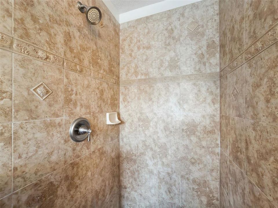 For Sale: $535,000 (5 beds, 3 baths, 2814 Square Feet)