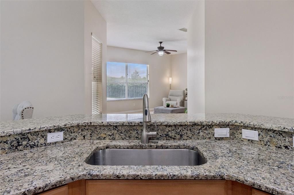 For Sale: $535,000 (5 beds, 3 baths, 2814 Square Feet)