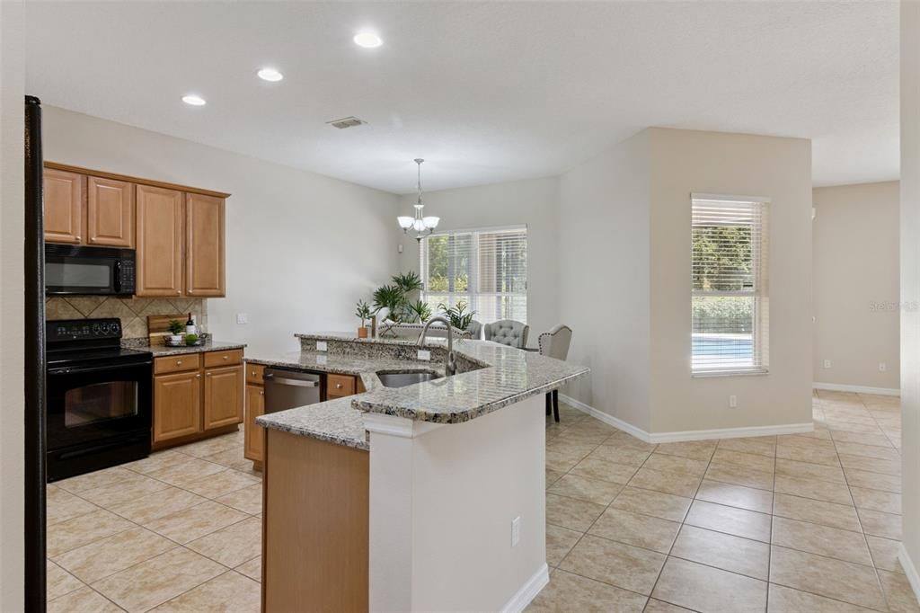 For Sale: $535,000 (5 beds, 3 baths, 2814 Square Feet)